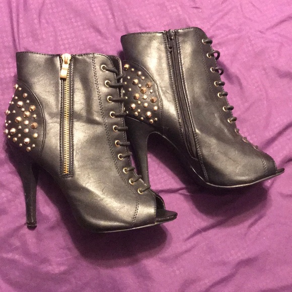 Heeled booties - Picture 1 of 6